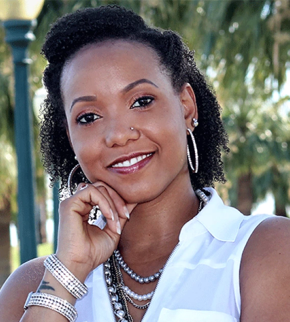 Monica Laudermilk Headshot